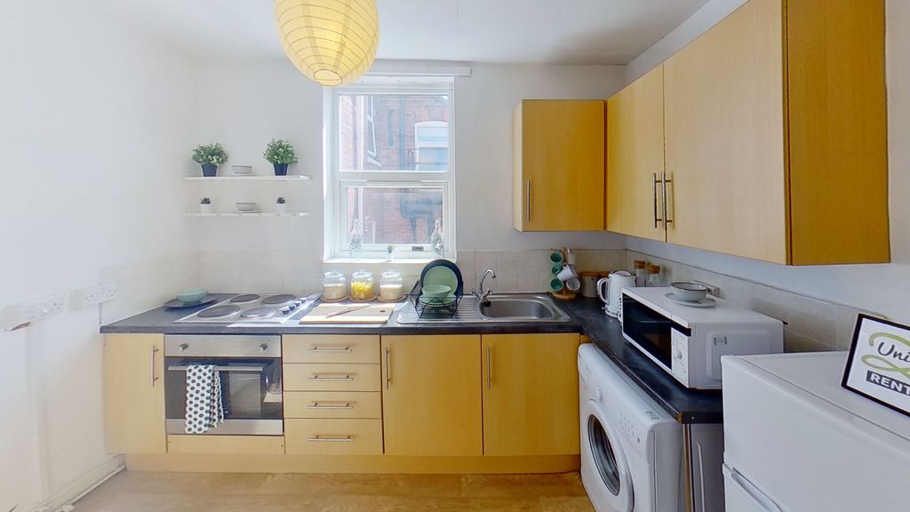 Property photo 2 of 8 Kitchen