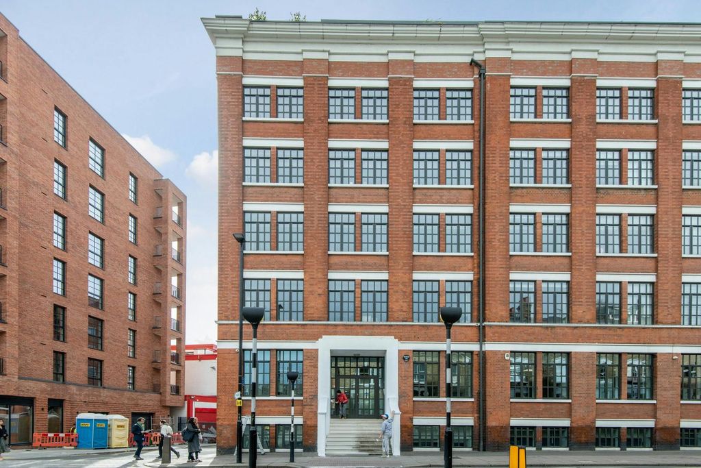 Property photo 3 of 8 51946_Hires10.Jpg