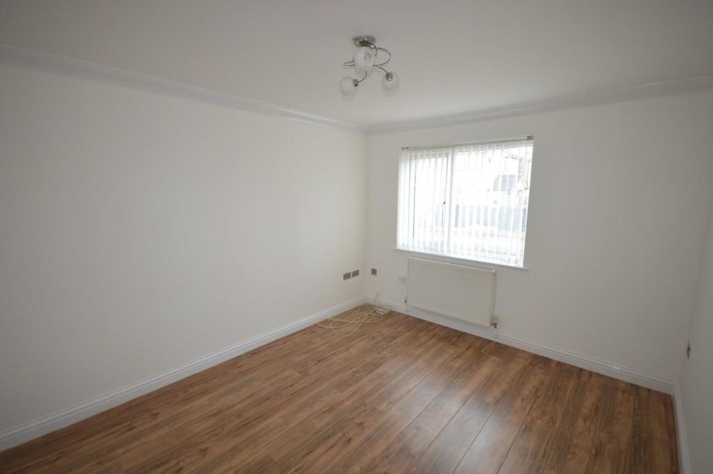 Property photo 2 of 13 Dsc_0002 (Medium).Jpg