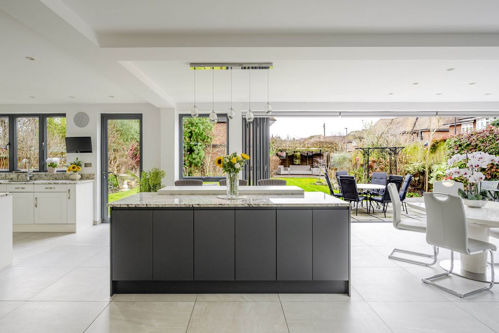 Property photo 3 of 24