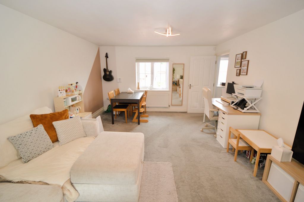 Property photo 3 of 10 Lounge/Dining Room