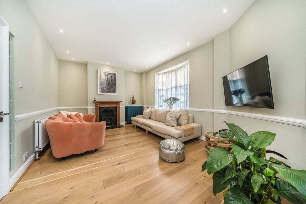 Property photo 2 of 11