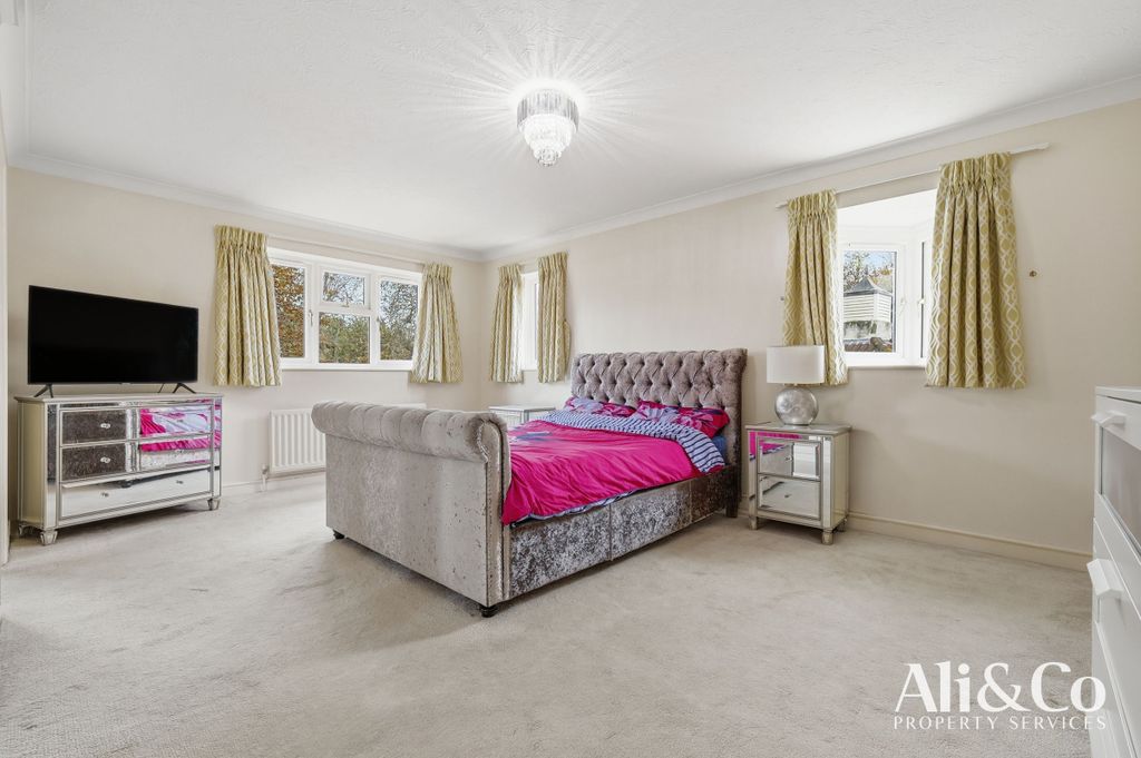 Property photo 2 of 25