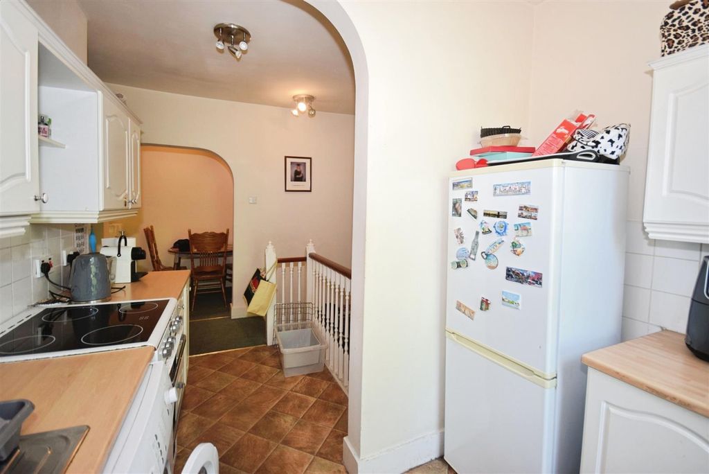 Property photo 3 of 12 Kitchen