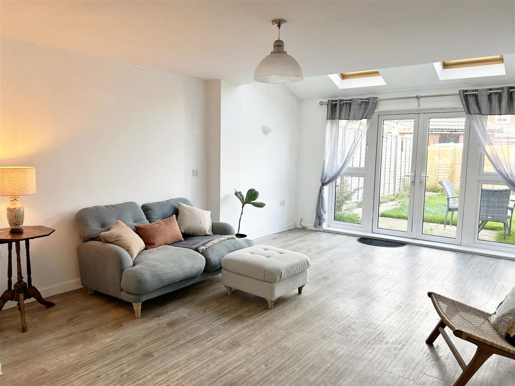 Property photo 3 of 16 Lounge 2.Jpg