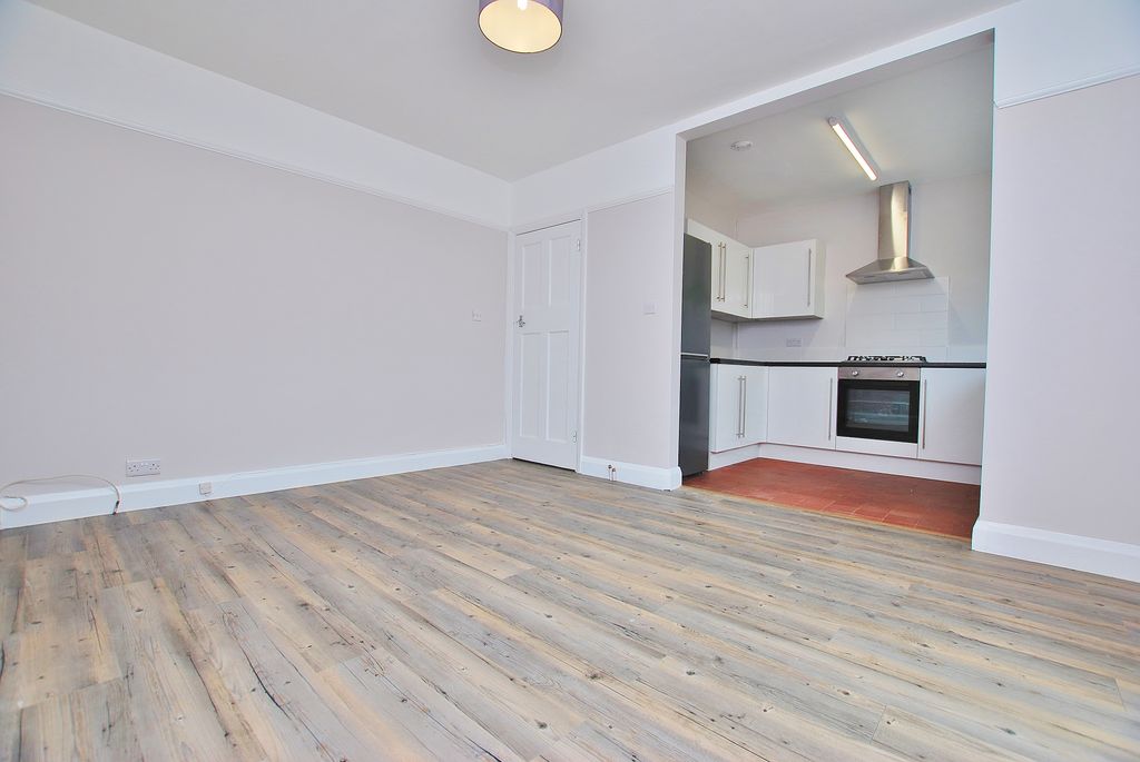 Property photo 3 of 14 Photo 03