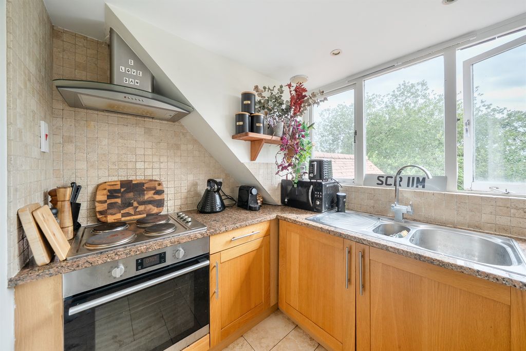 Property photo 3 of 8 Kitchen