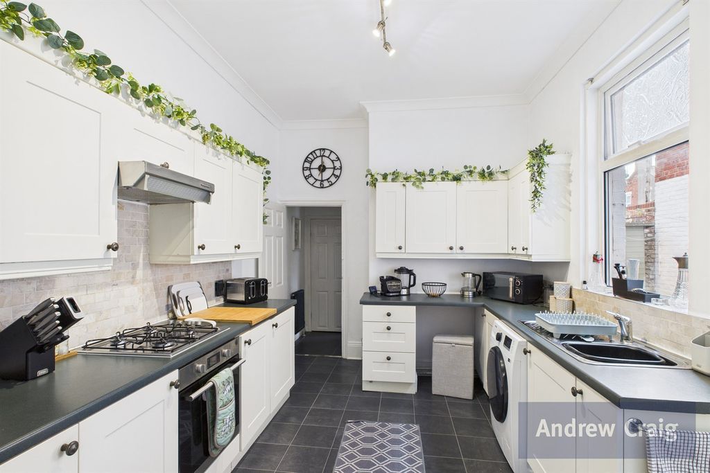 Property photo 2 of 14 Kitchen