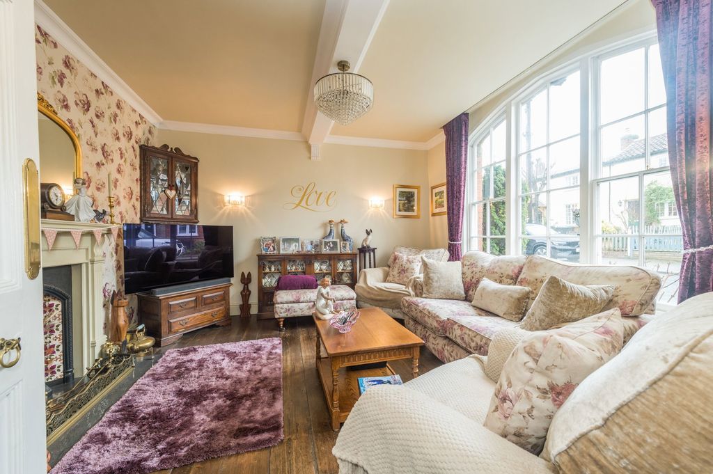 Property photo 2 of 19