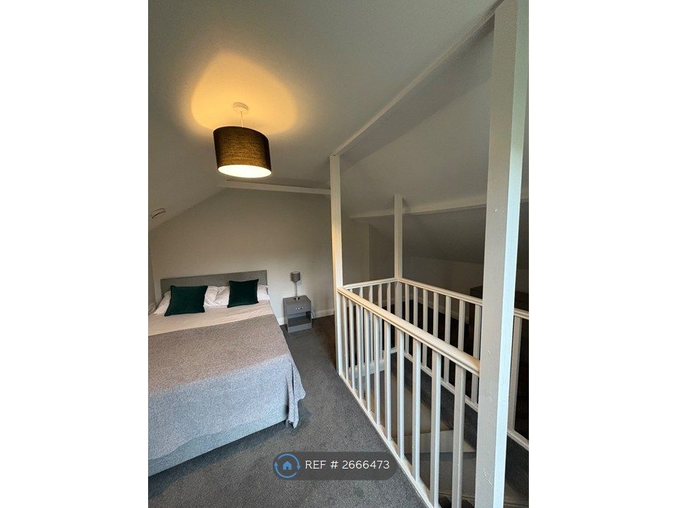 Property photo 3 of 15 Room 4 - Available