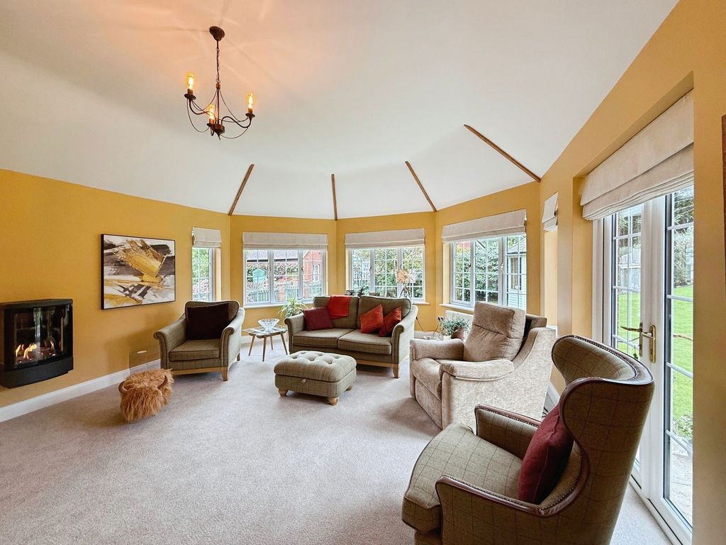 Property photo 3 of 27