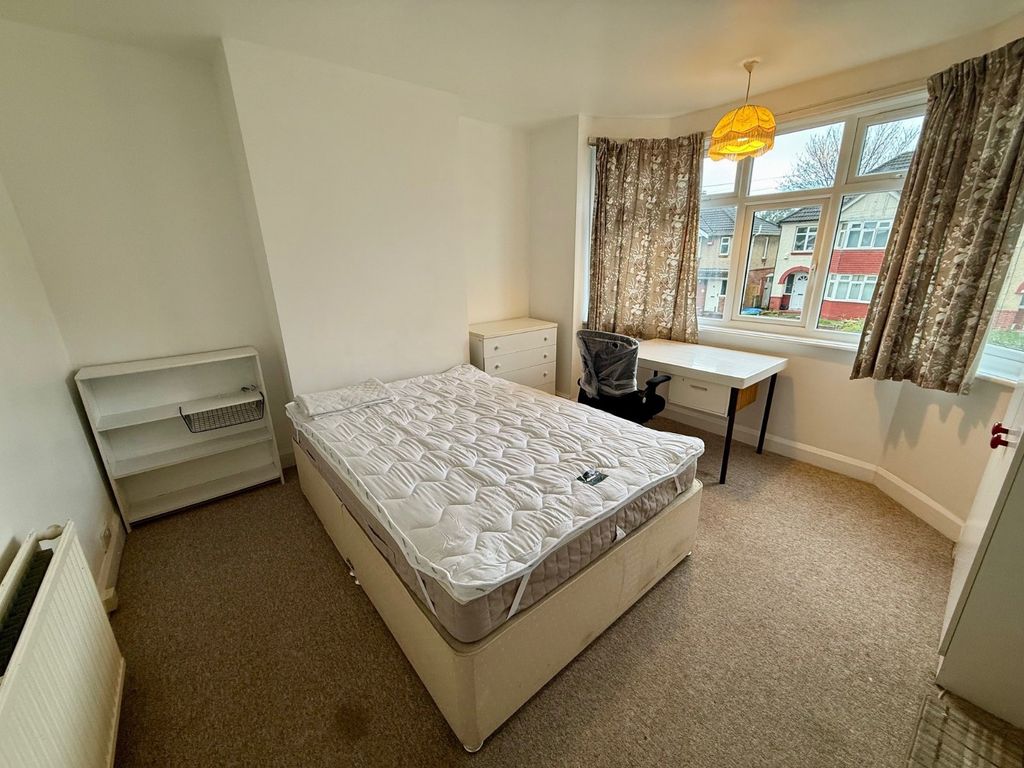 Property photo 3 of 6 Picture No. 12