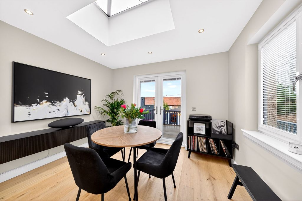 Property photo 2 of 61 Open Plan Dinning