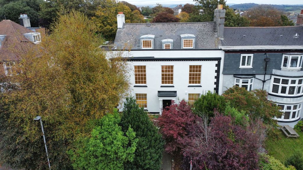 Property photo 2 of 41