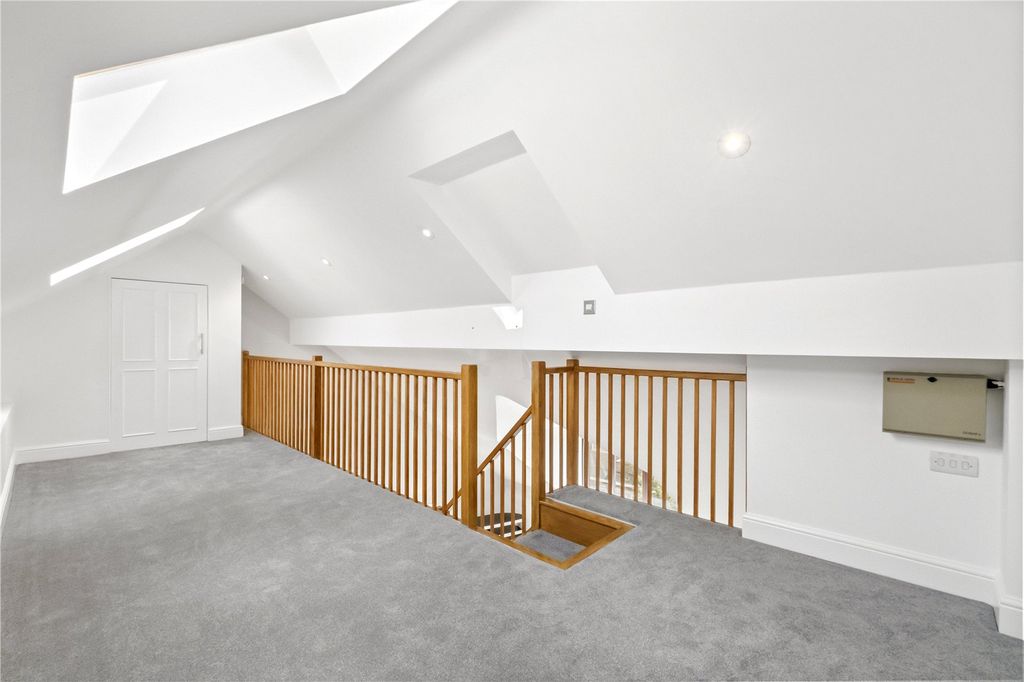 Property photo 3 of 12 Mezzzanine