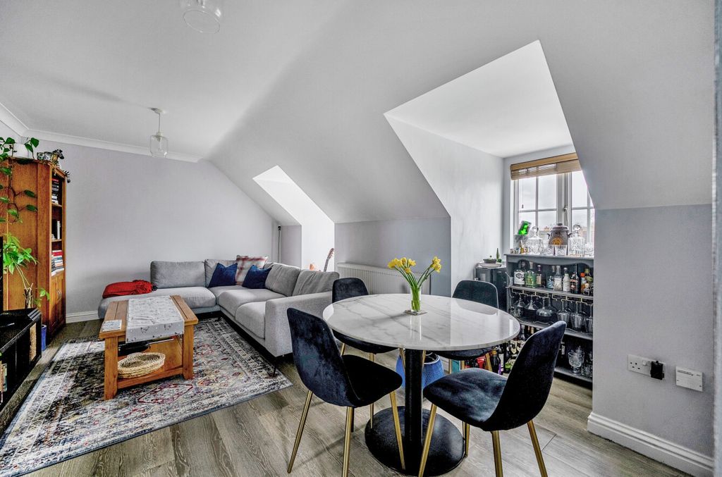 Property photo 1 of 18 1417695-9-699c374...