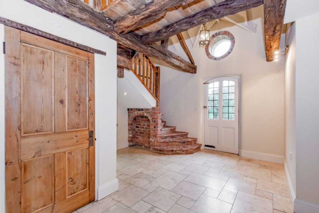 Property photo 2 of 12 104245-Std