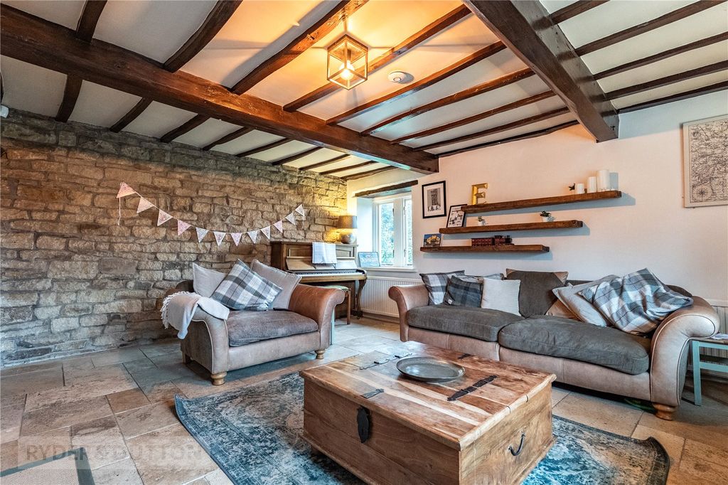 Property photo 3 of 27 Sitting Room