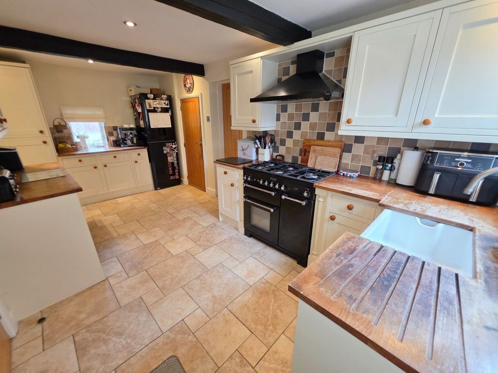 Property photo 3 of 32
