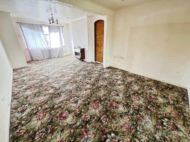 Property photo 3 of 13 Lounge