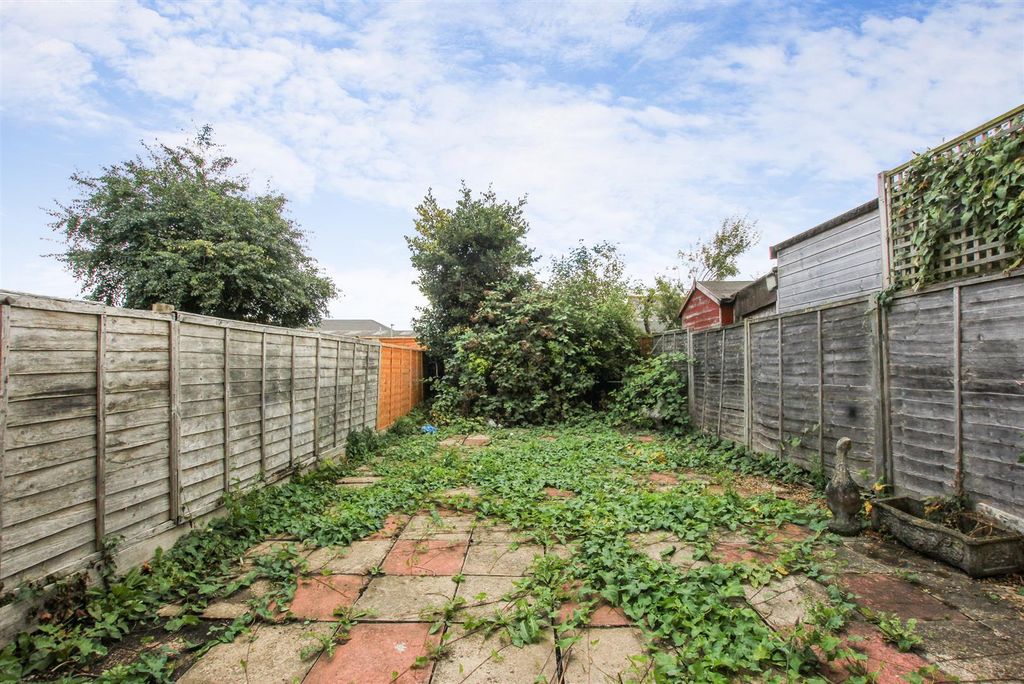 Property photo 2 of 13 Garden