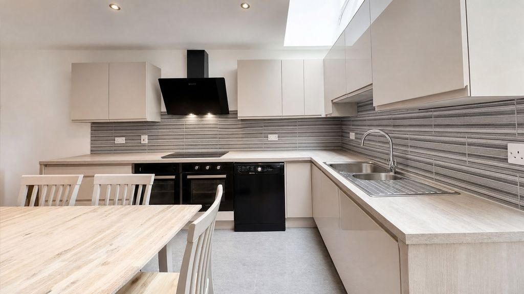 Property photo 2 of 11 243-Tiverton-Road-Ki