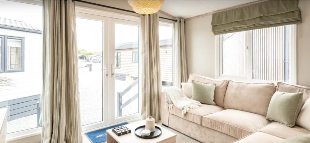 Property photo 2 of 17 Victory Ripley Windows