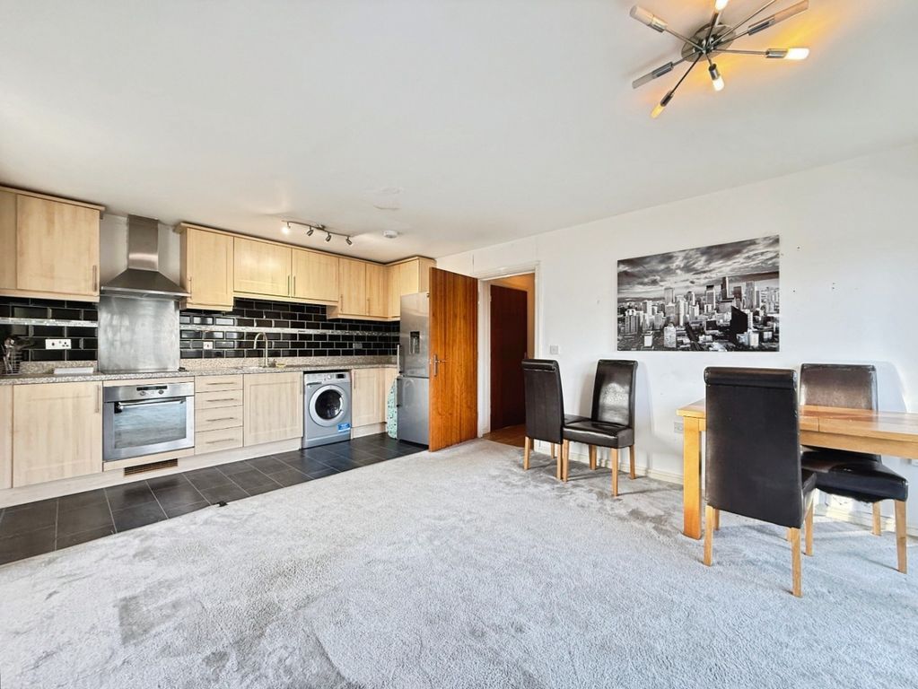 Property photo 3 of 11 4385055