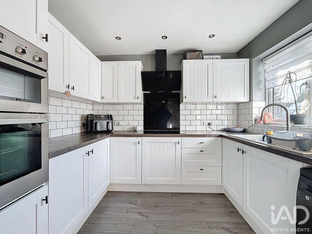 Property photo 3 of 22