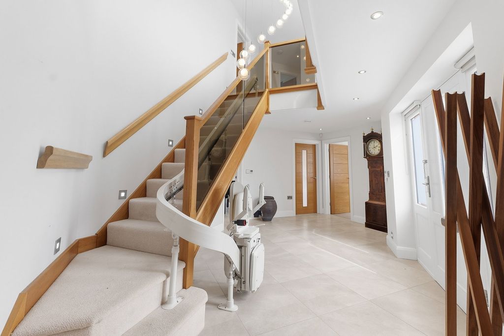 Property photo 3 of 40