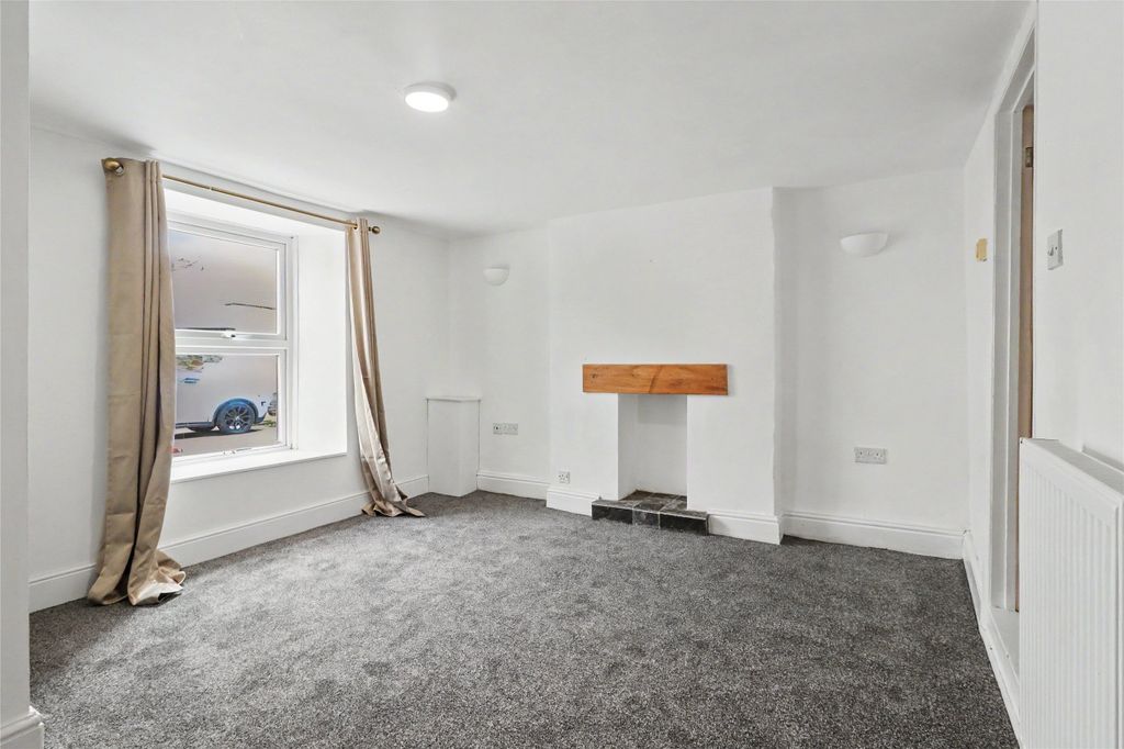 Property photo 3 of 12 3 - Picture No. 02