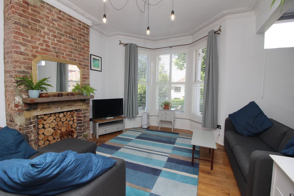 Property photo 2 of 12