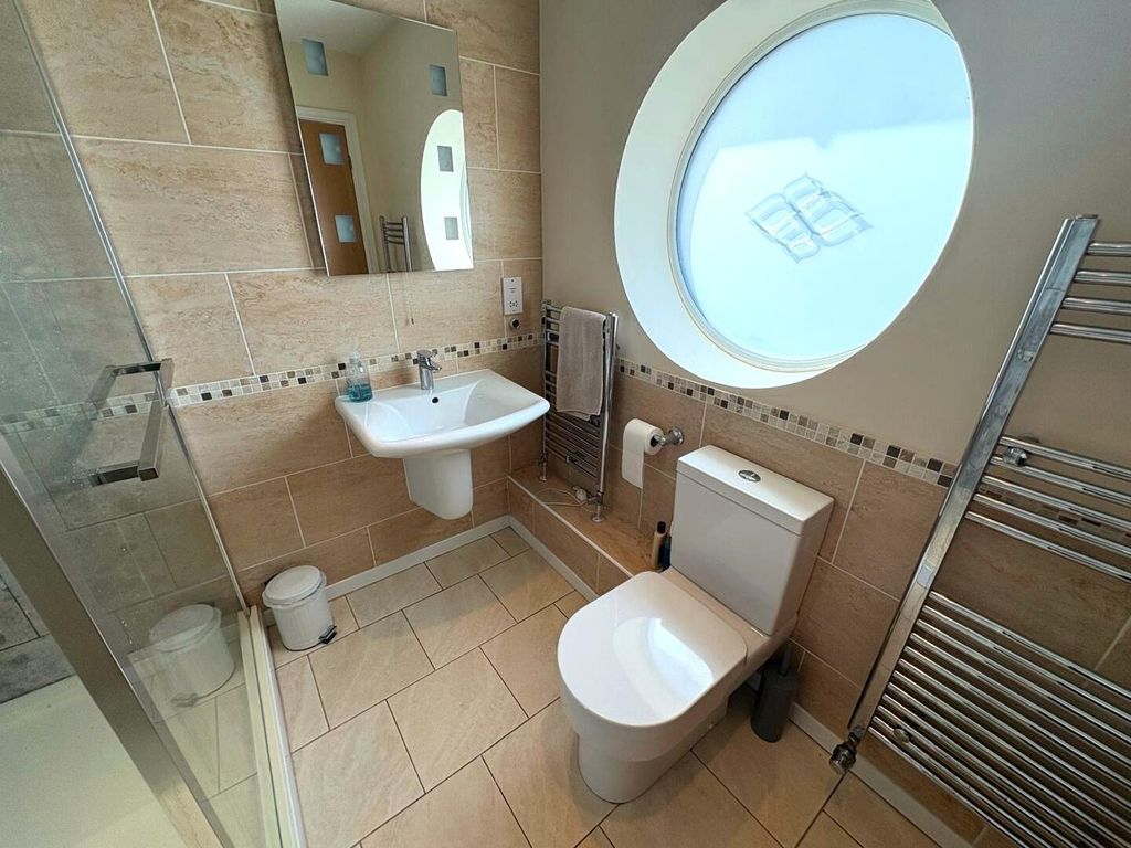 Property photo 3 of 44 Bathroom