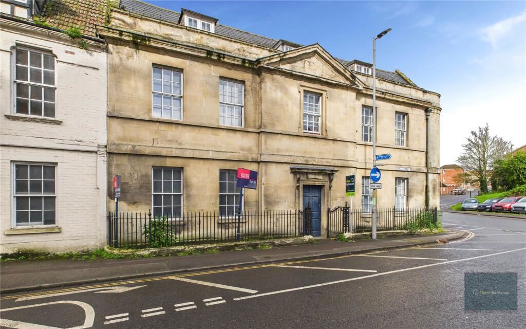 Property photo 1 of 12