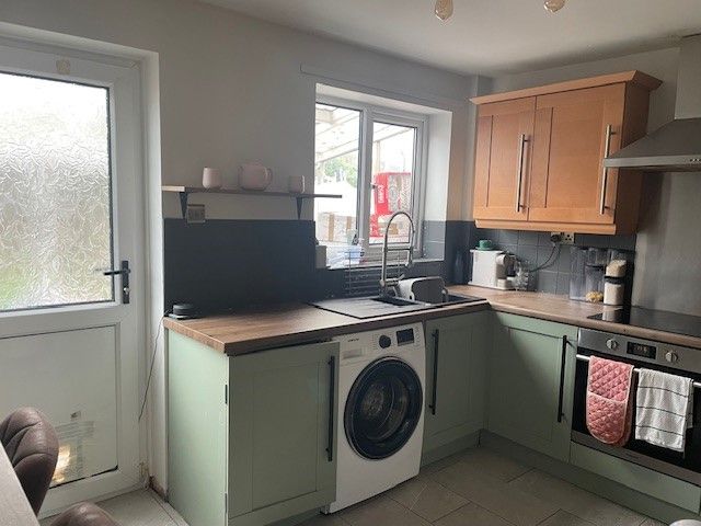 Property photo 2 of 8 Kitchen