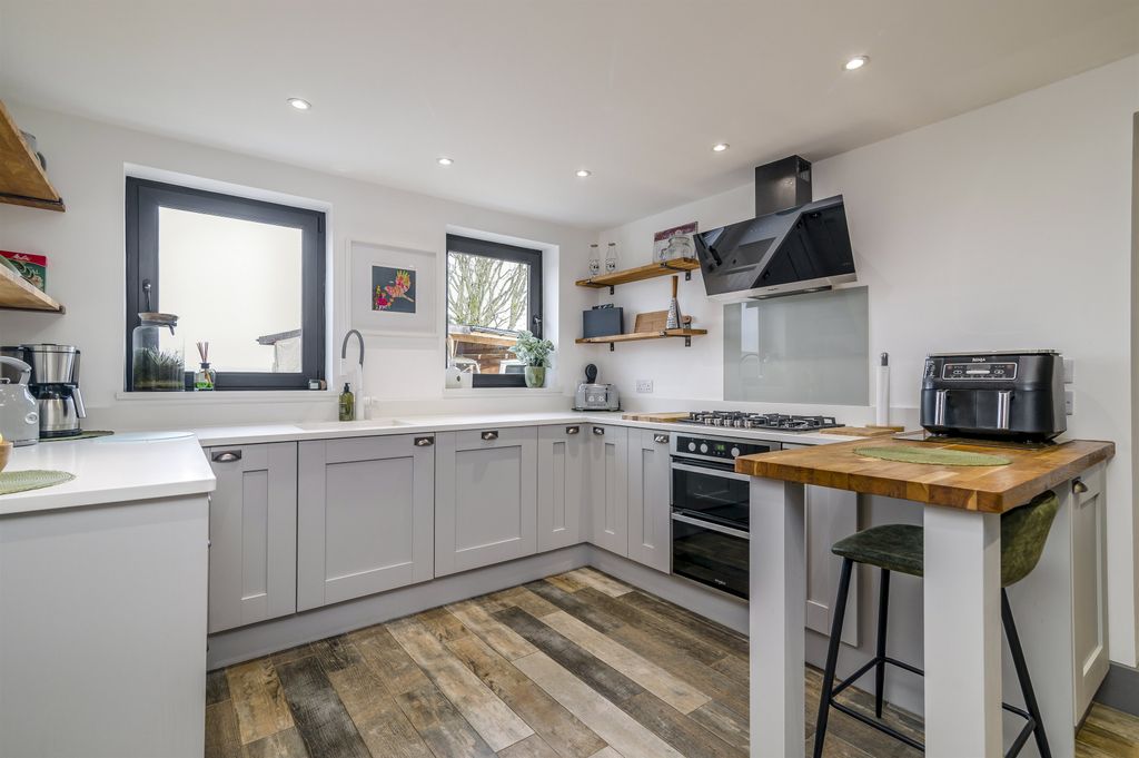 Property photo 2 of 30