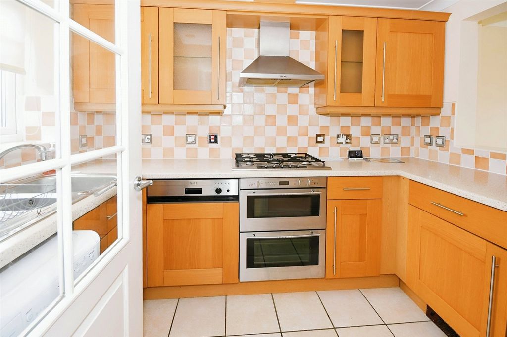 Property photo 3 of 8 Kitchen