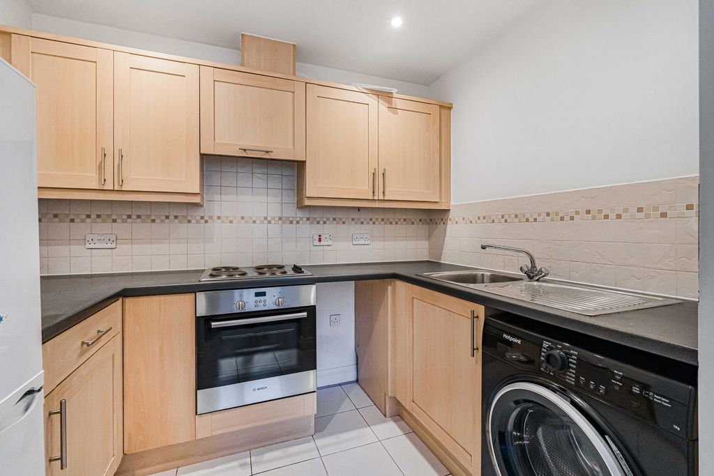 Property photo 3 of 8 Kitchen