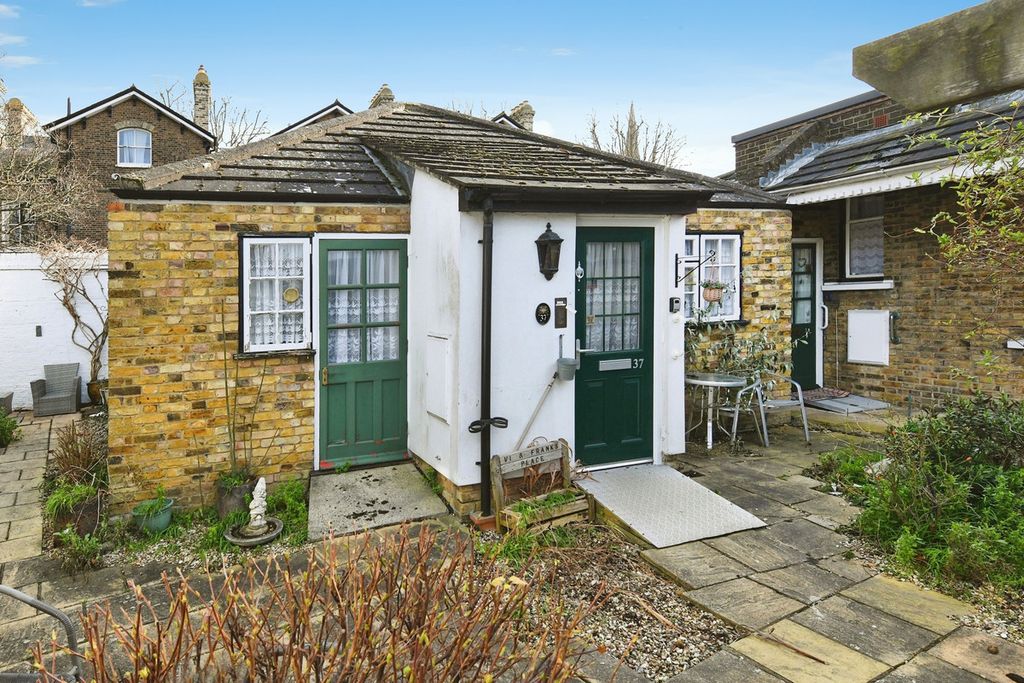 Property photo 1 of 20