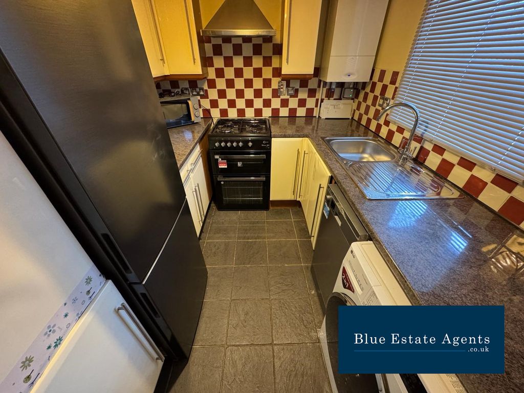 Property photo 2 of 9 Kitchen