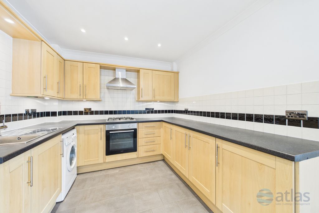 Property photo 3 of 18 Kitchen