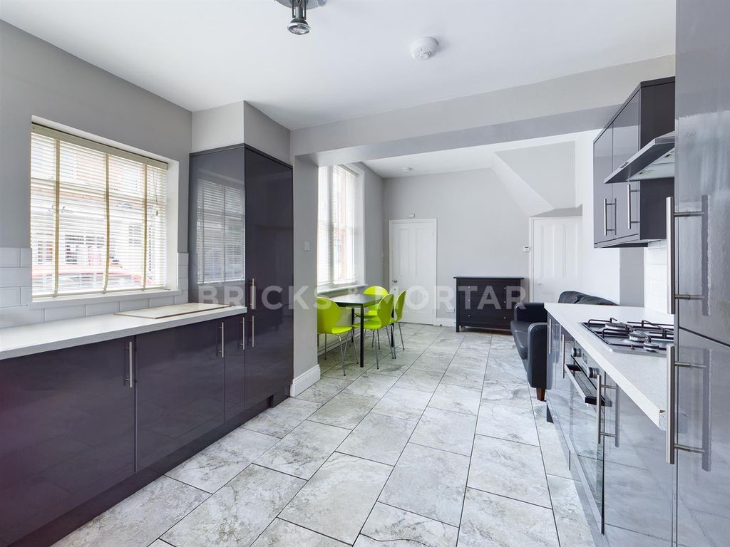 Property photo 3 of 14 Qd3Wtph9Lk-W_3Ol8Caz9W.Jpg