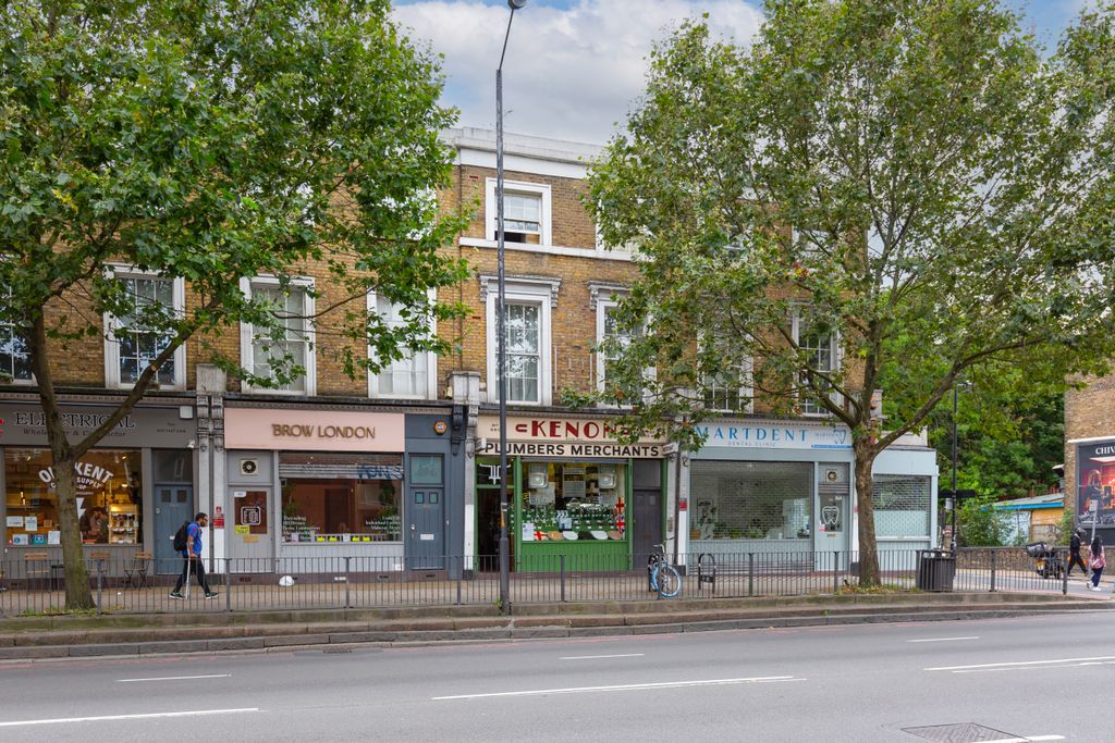 Property photo 2 of 7 Flat 2, 360 Old Kent Road, London Se1 5Aa