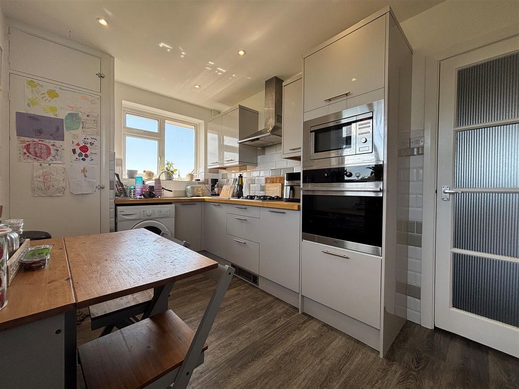 Property photo 3 of 15 Kitchen