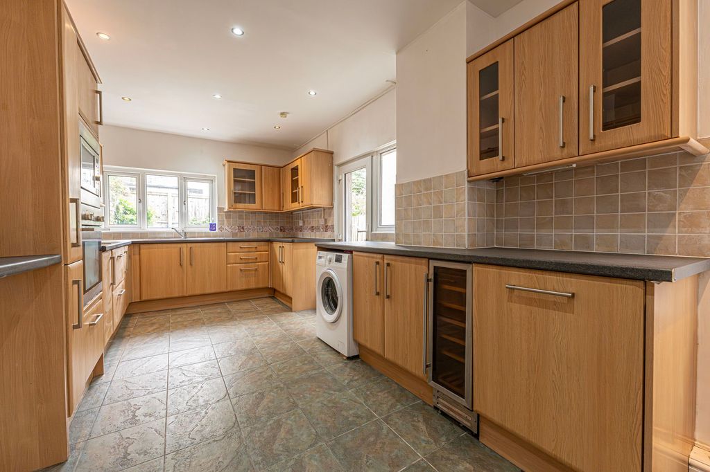 Property photo 2 of 37