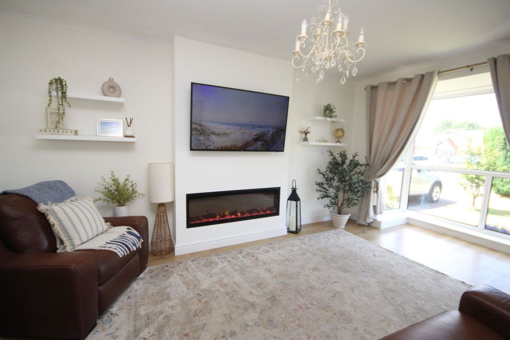 Property photo 2 of 16 Living Room