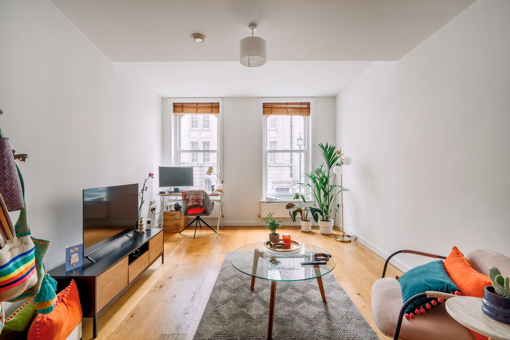 Property photo 1 of 8 Great_Marlborough_Street_03
