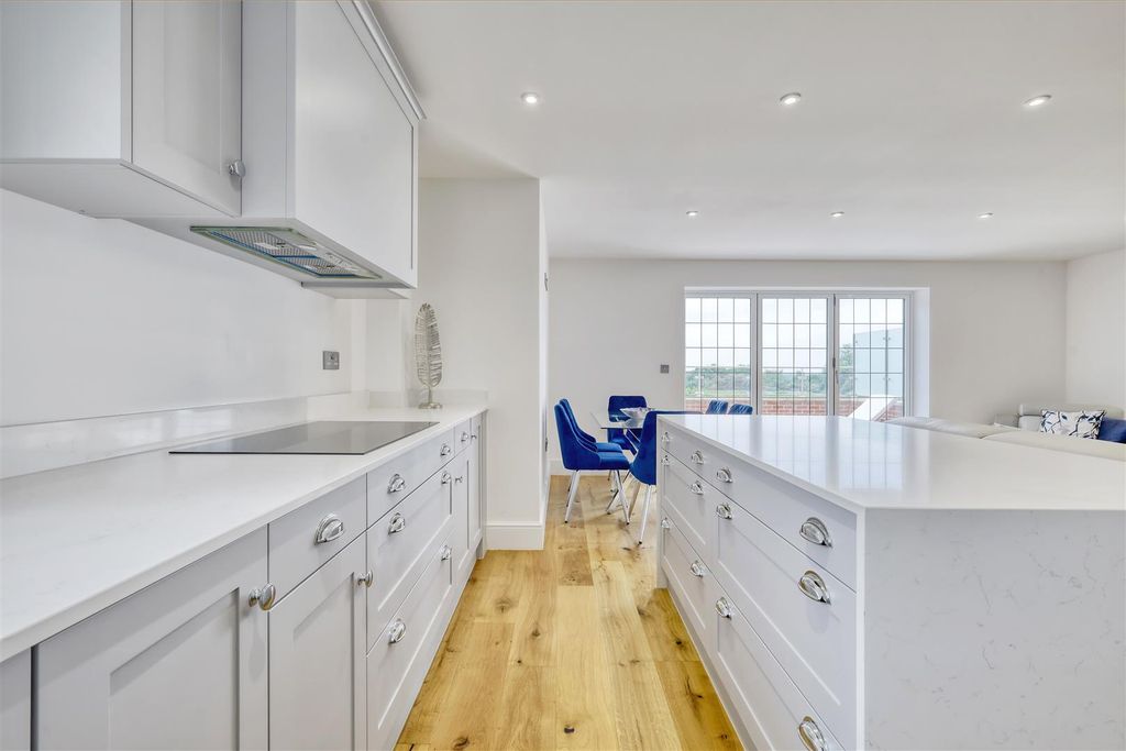 Property photo 3 of 18 2.Jpg