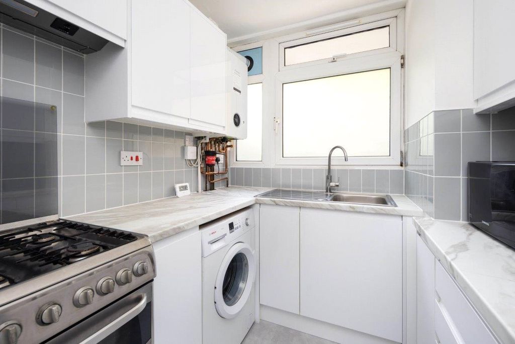 Property photo 2 of 12 Kitchen
