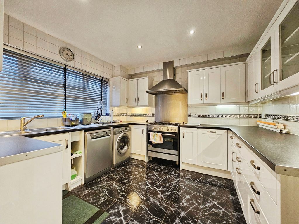 Property photo 3 of 13 Kitchen